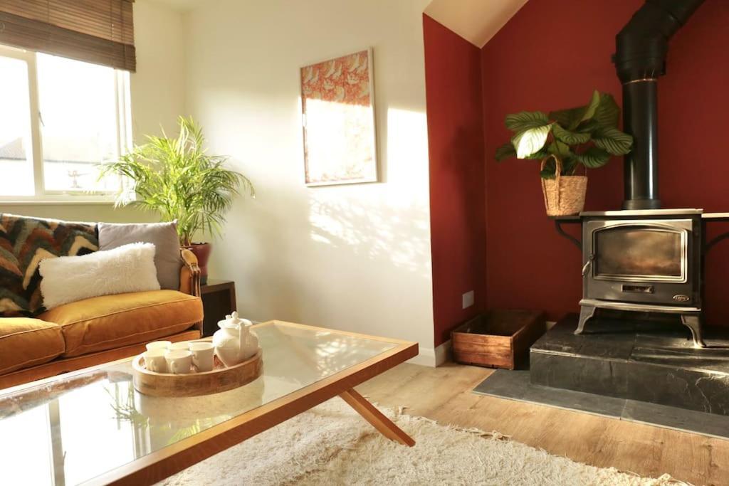 Sunny Seaside Sanctuary - Two Bedroom Apartment Brighton Eksteriør bilde